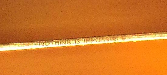 Самая маленькая надпись в мире – это «Nothing is impossible» («Нет ничего невозможного»)