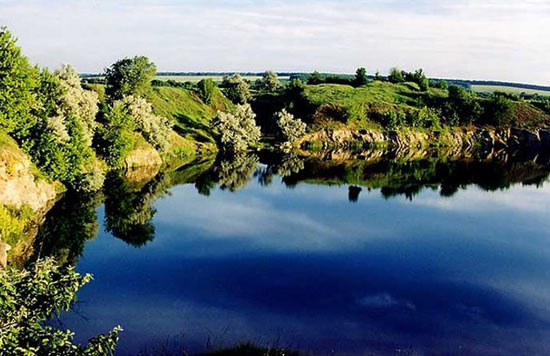 В Алжире есть озеро, в котором вместо воды — чернила