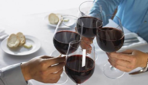 Почему люди пьют алкоголь?