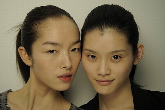 Почему у азиатов узкие глаза?