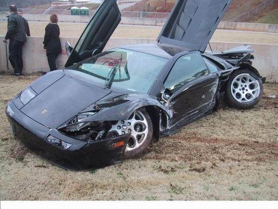 В какой стране виновника ДТП засудили на крупную сумму за то, что пострадавший после аварии стал геем?