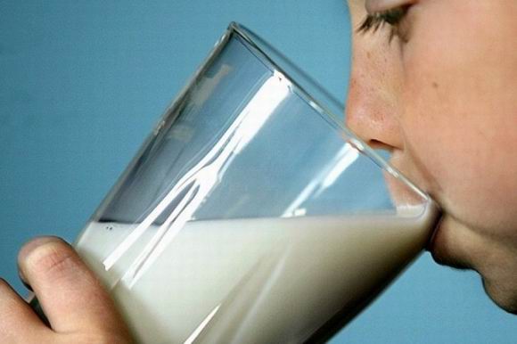 Почему молоко киснет в грозу?