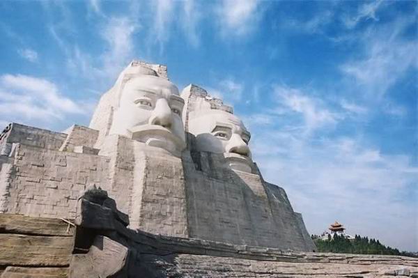 7 самых высоких статуй в мире