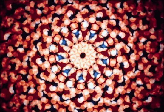 Почему во время галлюцинаций люди видят круглые туннели