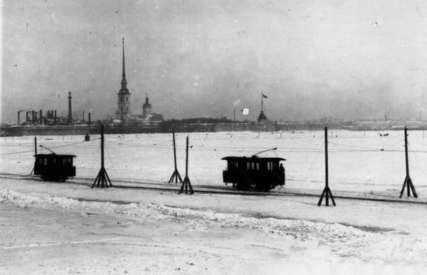 Необычный транспорт в истории России: ледовый трамвай в Санкт-Петербурге